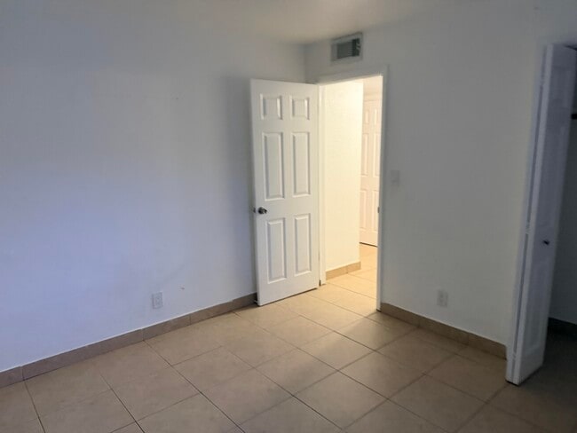 5271 SW 90th Way Unit 4