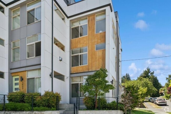 Building Photo - 3 bedroom in Seattle WA 98199 Rental