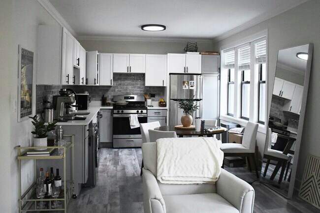 Building Photo - 839 W Cornelia Ave Unit 2N Rental