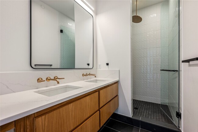 Photo - 905 SE 4th St Unit 210
