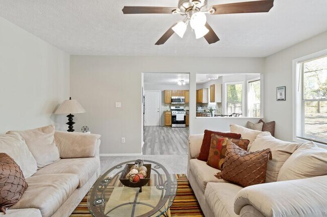 Photo - 1013 Shady Creek Dr