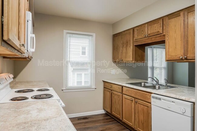 Photo - 121 S Atley Ln