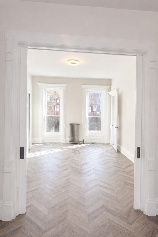 Photo - 18A Vernon Ave Unit Parlor