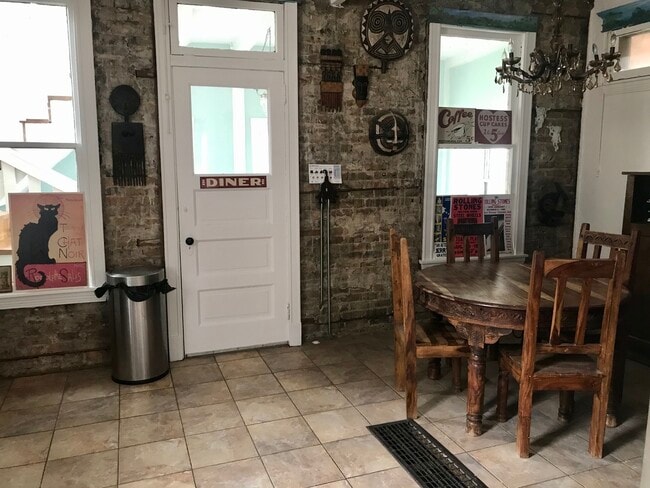 Photo - 2113 W Walton St