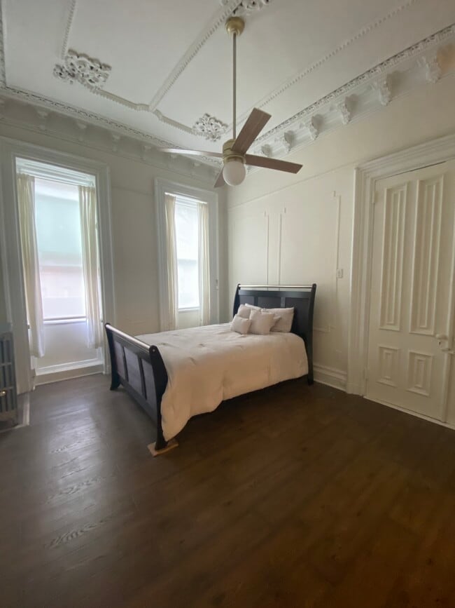 Photo - 549 Henry St