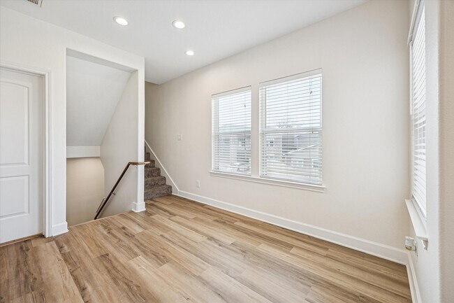 5402 Jonathan Ln