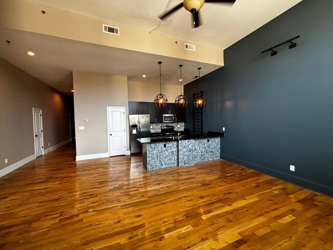 Photo - 936 Broad St Unidad ~ 306