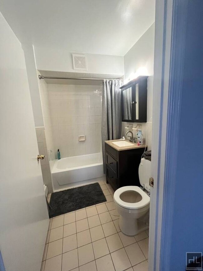 Photo - 74 STREET Unidad 1