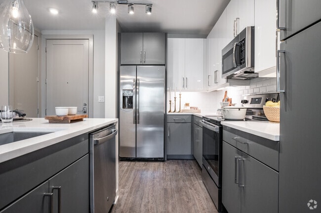 1HAB, 1BA - 749 ft² - The Marlowe