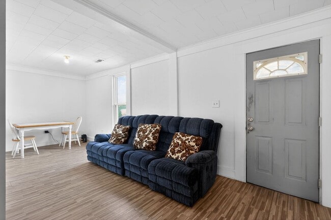 Photo - 992 N Maple St