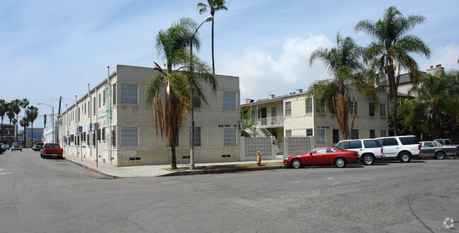 Building Photo - Elm Gate Apartments