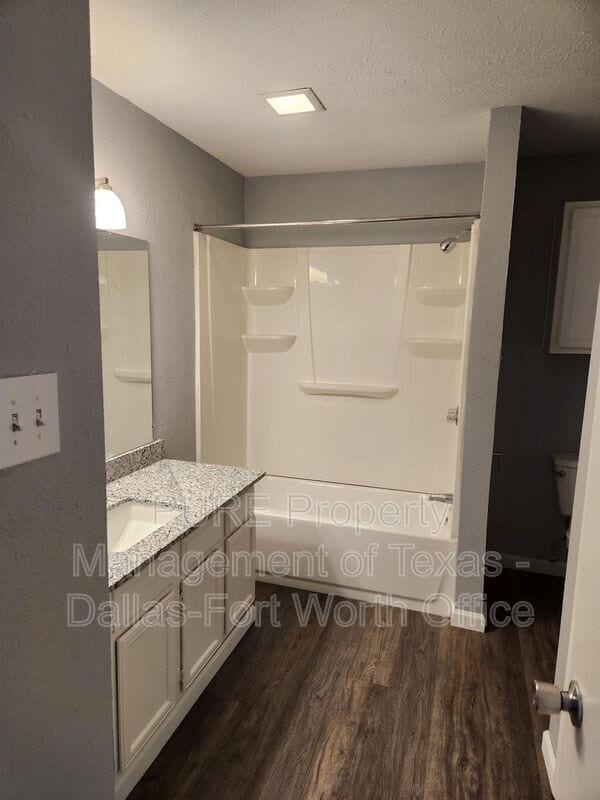 Photo - 806 Castleglen Dr