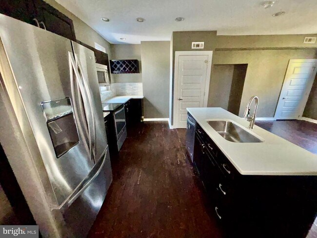 Photo - 1865 Frankford Ave Unit B