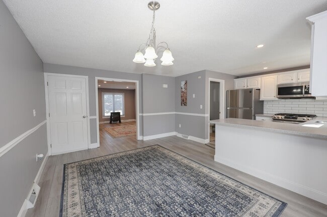 Photo - 5 Gleneagle Dr