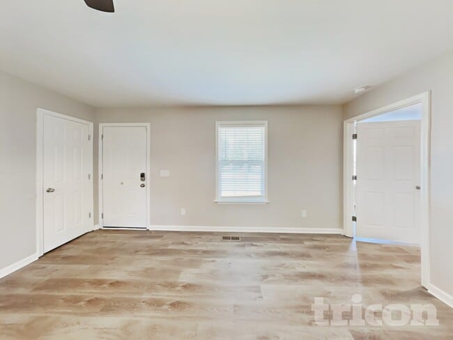 Photo - 1612 Robert Rd