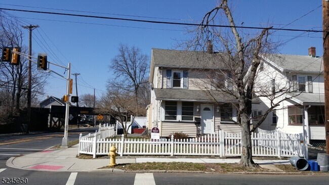 Photo - 204 Spruce St