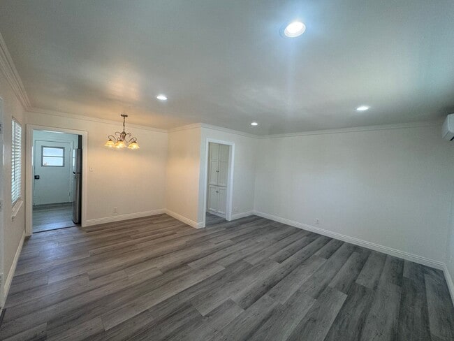221 S Bushnell Ave