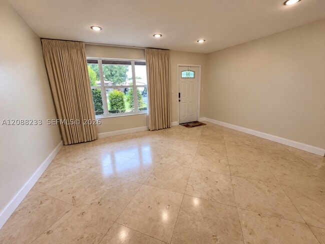 7050 SW 5th St