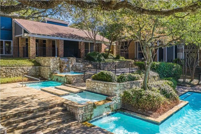 Building Photo - 2170 Thousand Oaks Dr Unit 0422Q