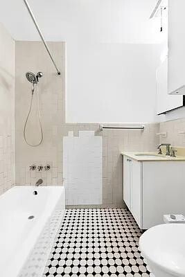 250 W 15th St Unit 1F