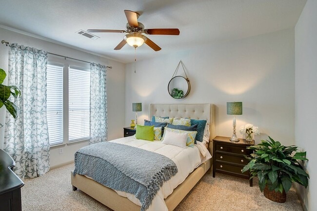 Travis - 2x2 1296 - Primary Bedroom