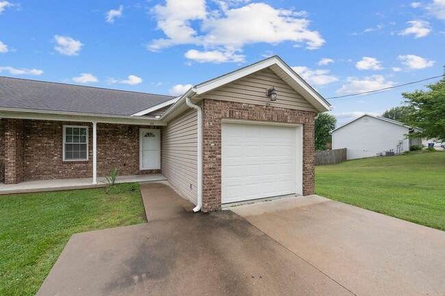 Building Photo - Comanche 124/130 Unit 130