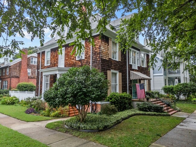 Timeless Ghent Home features charm and ele... - Timeless Ghent Home features charm and ele... Unit 600 Maury Ave. #3