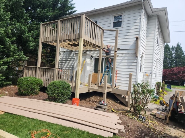 Rear, deck - 523 Arbutus Ave SE Unit 523-B