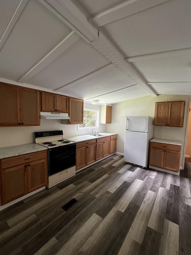 Photo - 1035 Aaron Ln