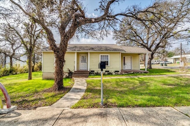 Photo - 1119 N LBJ Dr