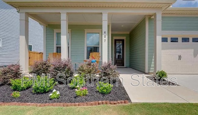 Photo - 607 Torridon Ln