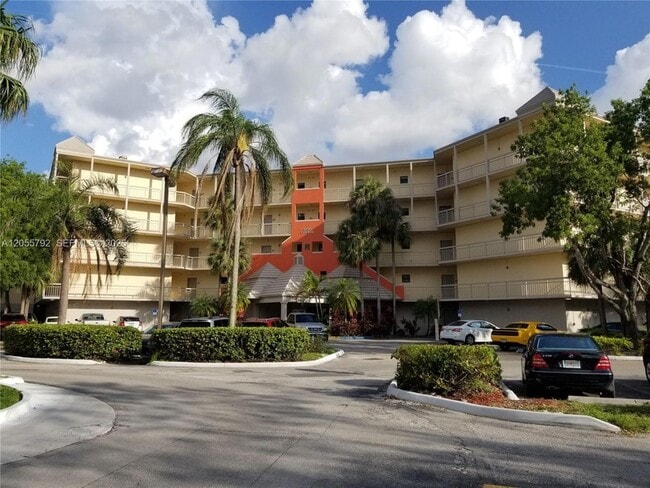 Photo - 8290 Lake Dr Unidad 440