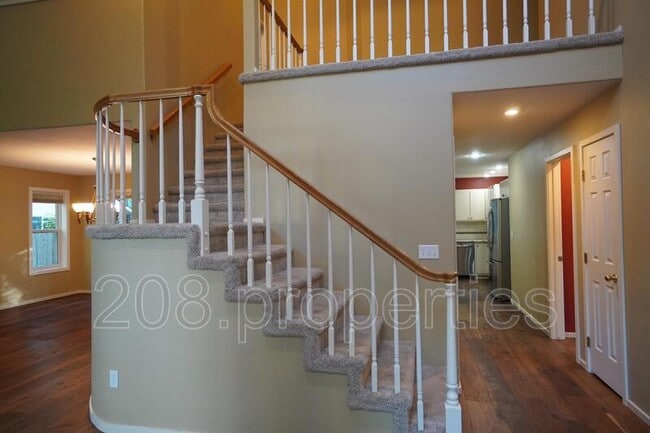 Photo - 1394 E Holly St