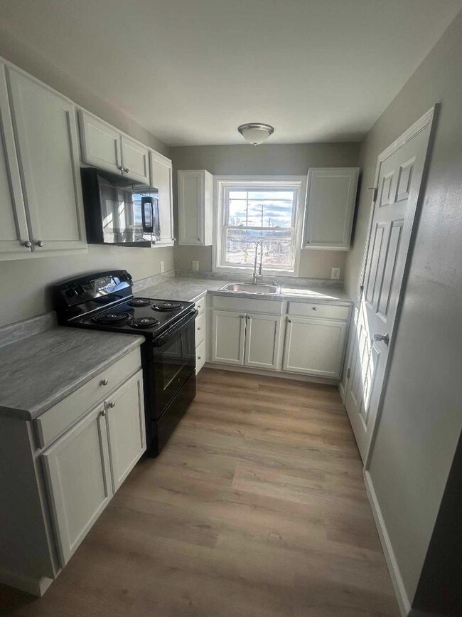 Building Photo - Lynn Garden Apt #2 - Apt #2 Unit #2