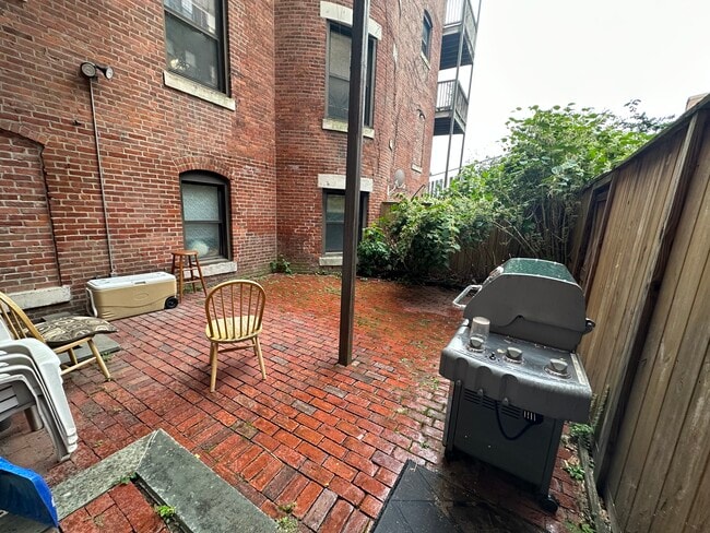 Building Photo - 102 Gainsborough St Unit 006W Rental