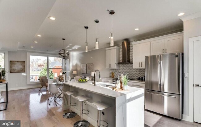 Building Photo - 631 Florida Ave NE Unit B