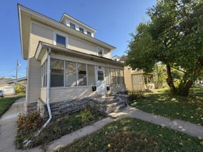 Photo - "Charming 4-Bed Upper Level Retreat with Hardwood Elegance in (Powderhorn) Minneapolis!"