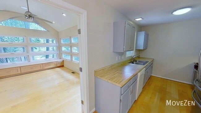 Photo - 1100 Harper Rd