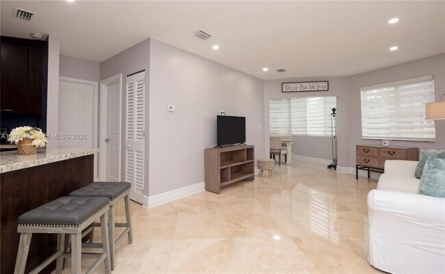 Photo - 1723 NE Miami Gardens Dr Unit 235