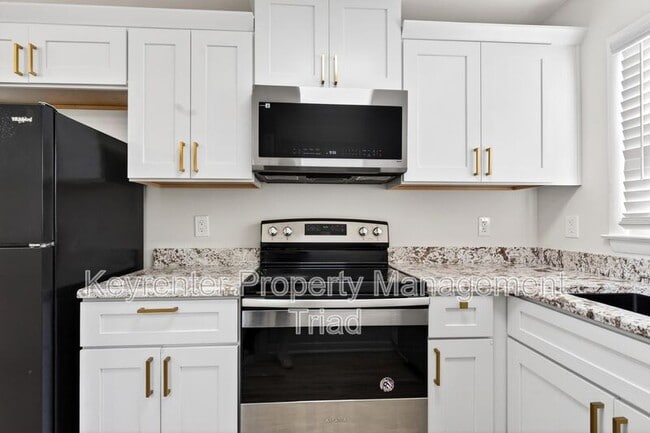 Photo - 1821 W Meadowview Rd