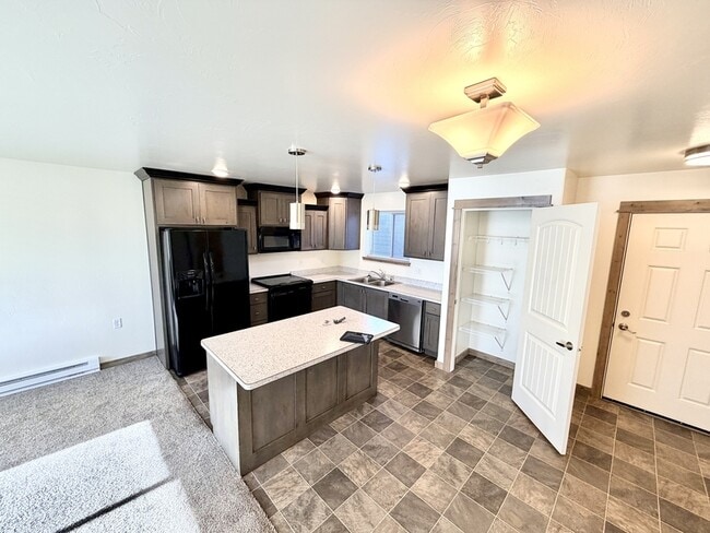 Photo - 901 Gibbon St