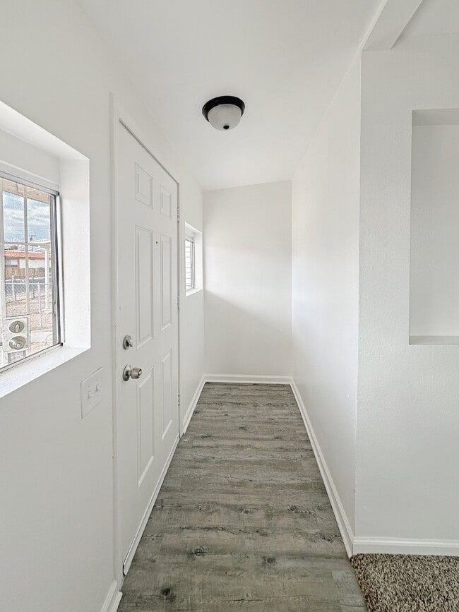 Photo - 216 W Robertson Rd