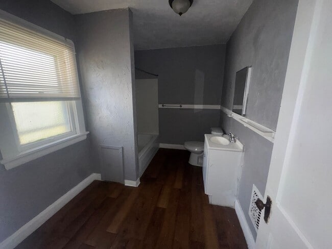 Photo - 10006 Pierpont Ave