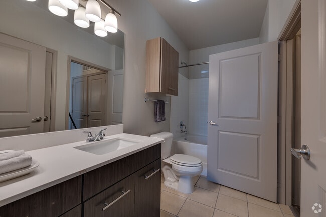 2BR/2BA- 953SF