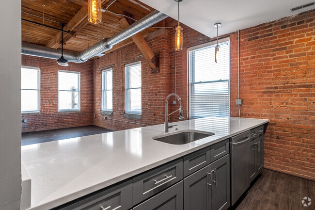 2BR, 2BA - 1110SF