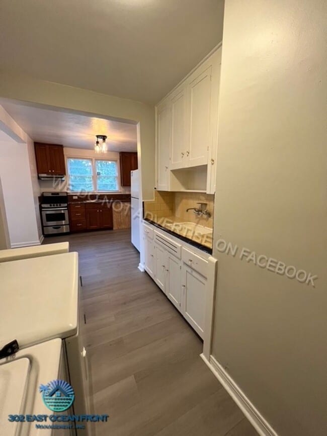 Photo - Huge 4 bedroom / 2 bathroom updated home n...