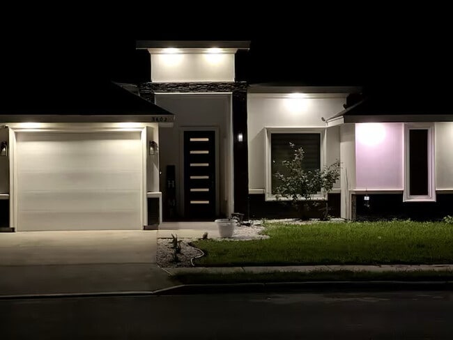 Building Photo - 3402 Las Vistas Ln