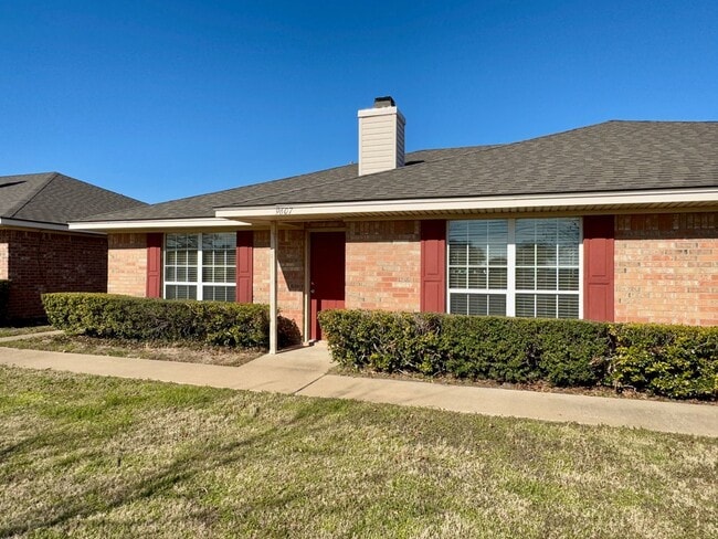 Photo - Duplex *LEASING SPECIAL AVAILABLE*