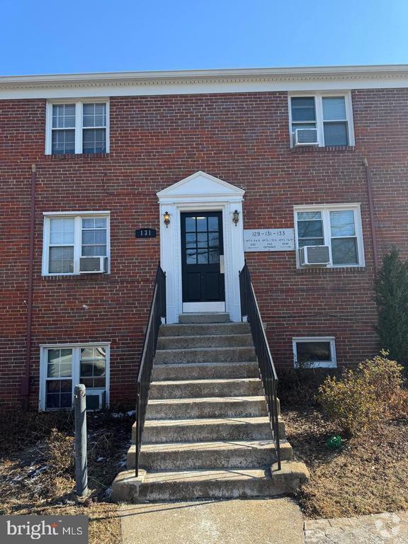 Building Photo - 131 S Courthouse Rd Unit 2