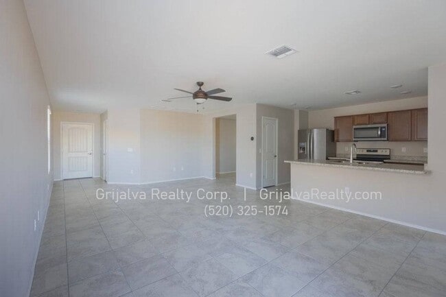 Photo - Lovely 3 Bedroom, 2 Bath Home with Den in Southeast Tucson (Irvington/Camino Seco)